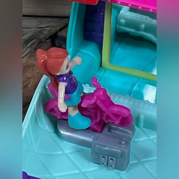 Polly Pocket Handbag Doll Playset 2018 Blue Purple Bow Movie Theater Mall Figure - Picture 15 of 16